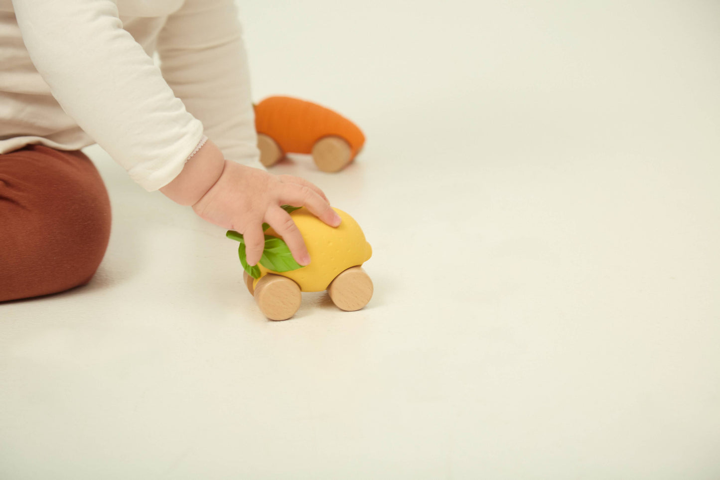 Lou The Lemon Baby Car, natural rubber, wood